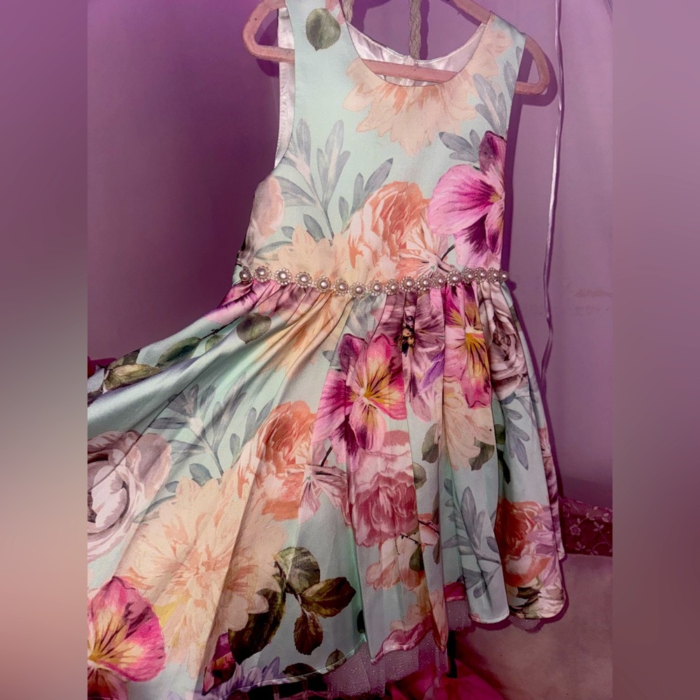 Beautiful flower dress for girls size 6